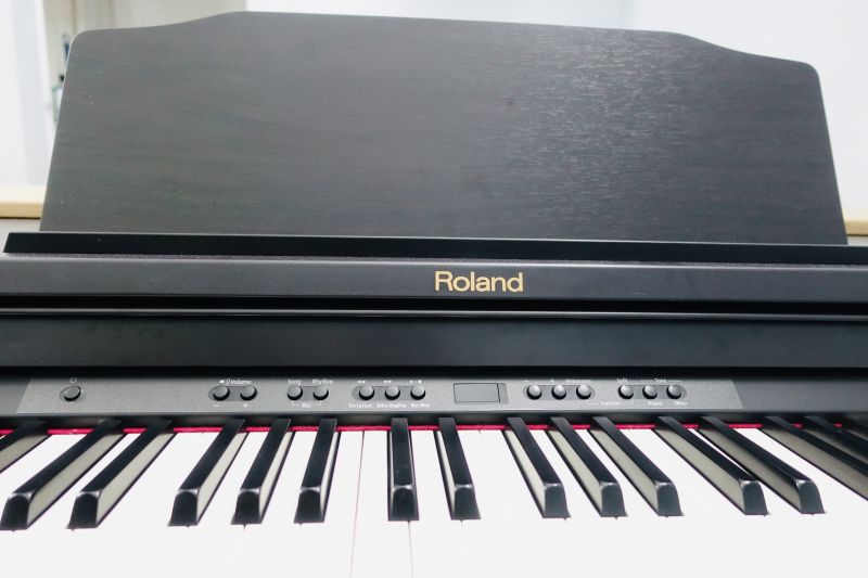  Piano Roland RP401R