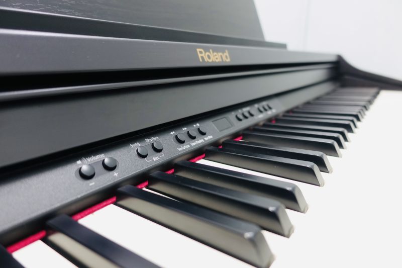  Piano Roland RP401R