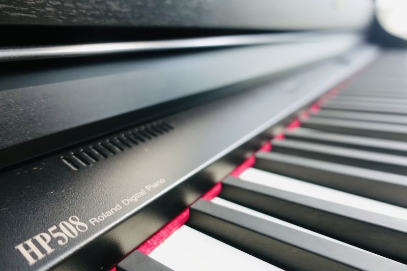  Piano Roland HP508