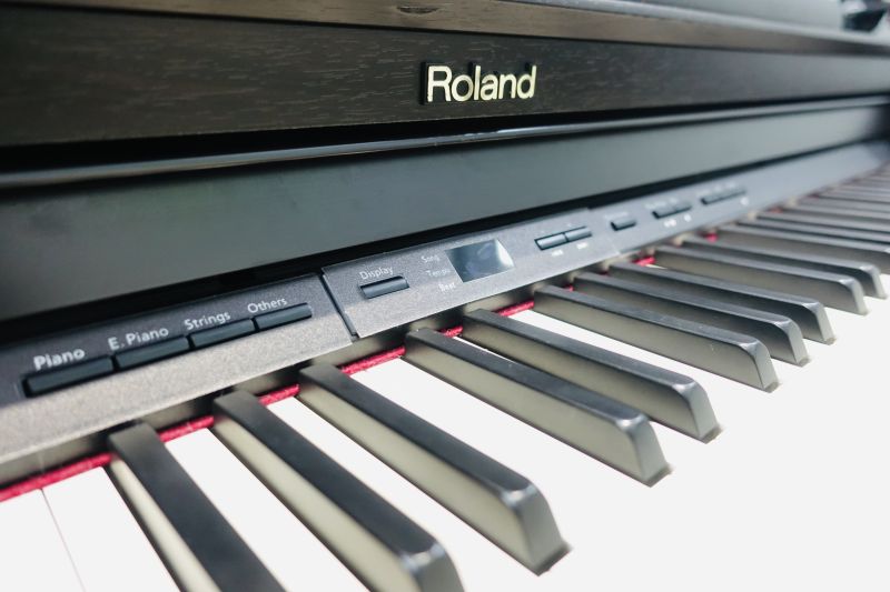 Piano Roland HP305