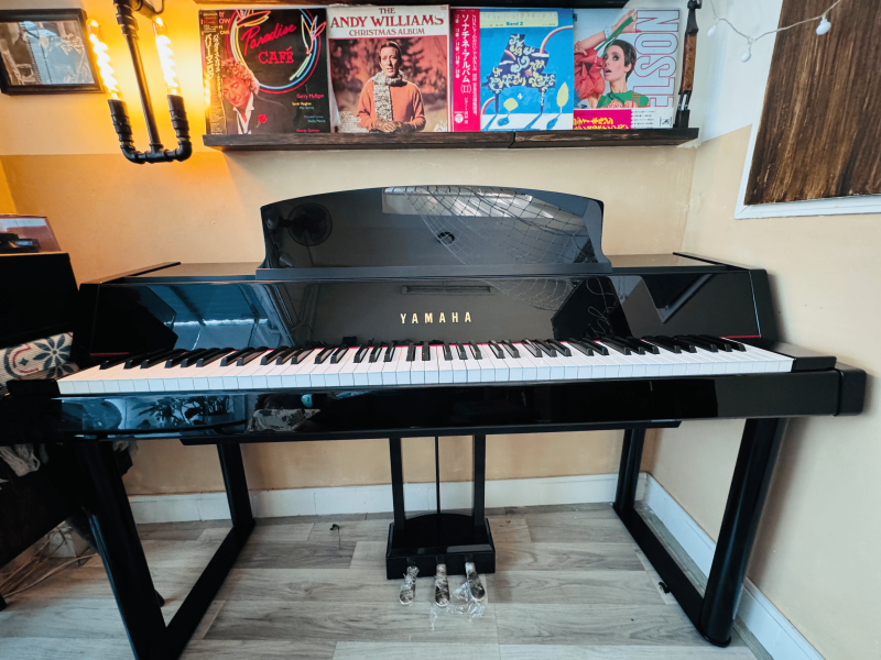 Piano Yamaha DGP5