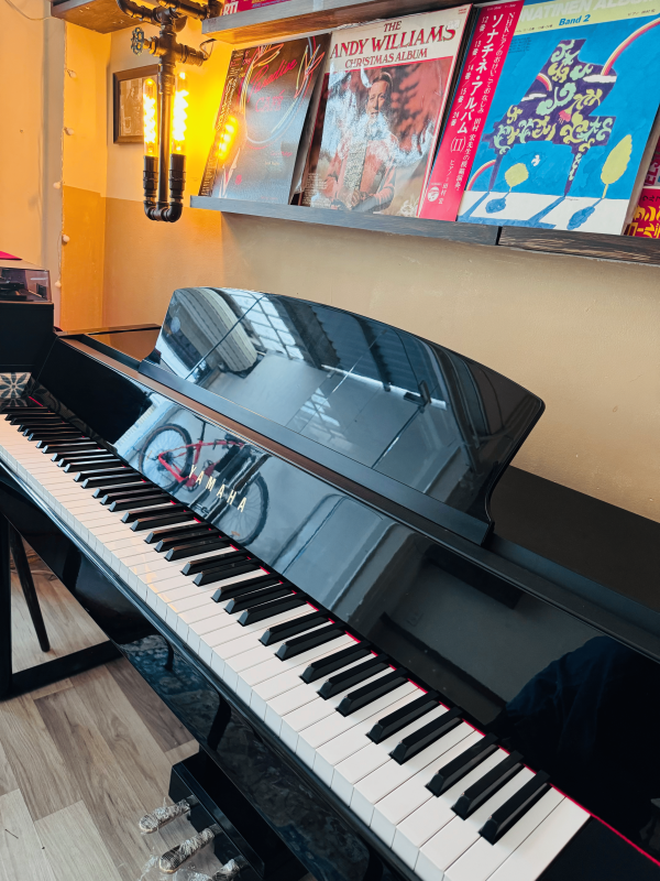 Piano Yamaha DGP5